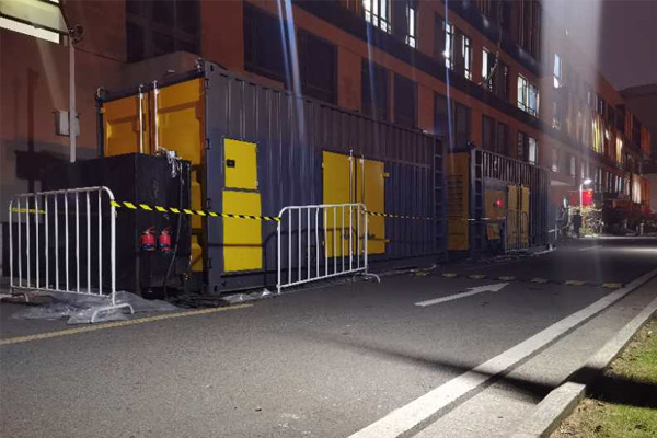 沧州柴油发电机组的输出电压是如何调节的？